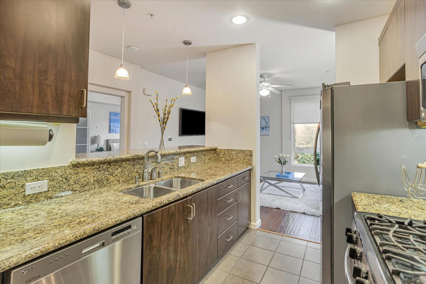 Detail Gallery Image 10 of 26 For 1101 S Main St #329,  Milpitas,  CA 95035 - 1 Beds | 1 Baths