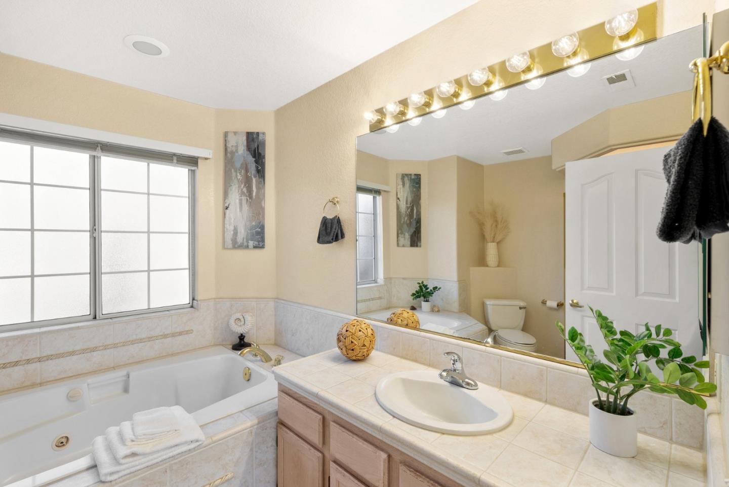 Detail Gallery Image 20 of 26 For 65 E Latimer Ave, Campbell,  CA 95008 - 3 Beds | 2/1 Baths