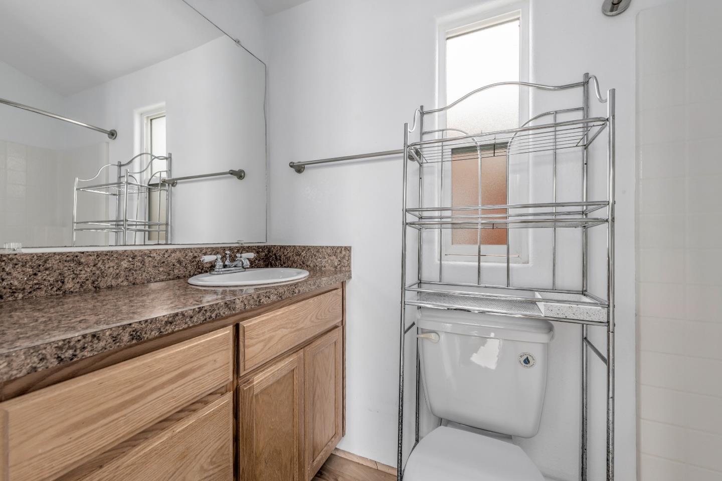 Detail Gallery Image 8 of 11 For 3499 E Bayshore Rd #30,  Redwood City,  CA 94063 - 1 Beds | 1 Baths