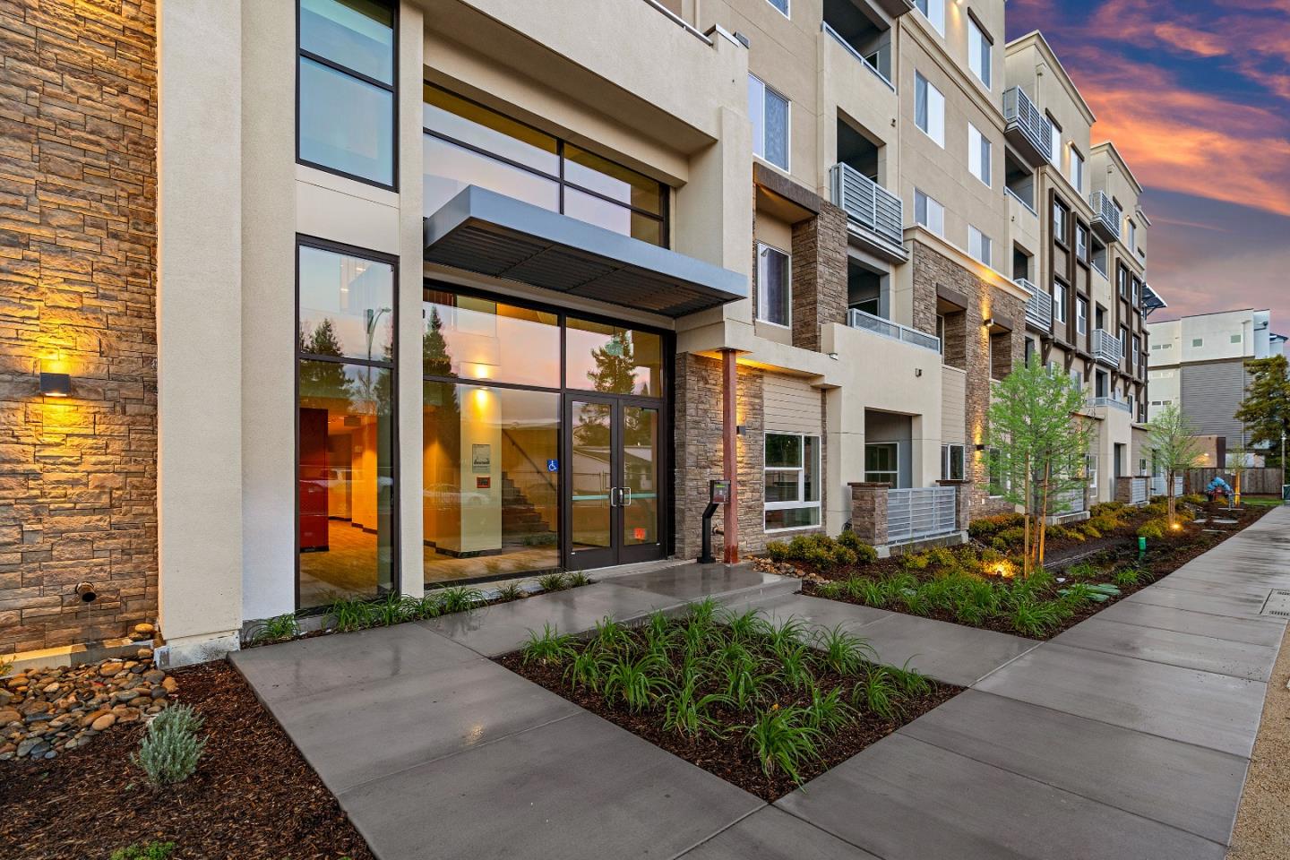 Detail Gallery Image 8 of 16 For 1853 Almaden Rd #204,  San Jose,  CA 95125 - 2 Beds | 2 Baths