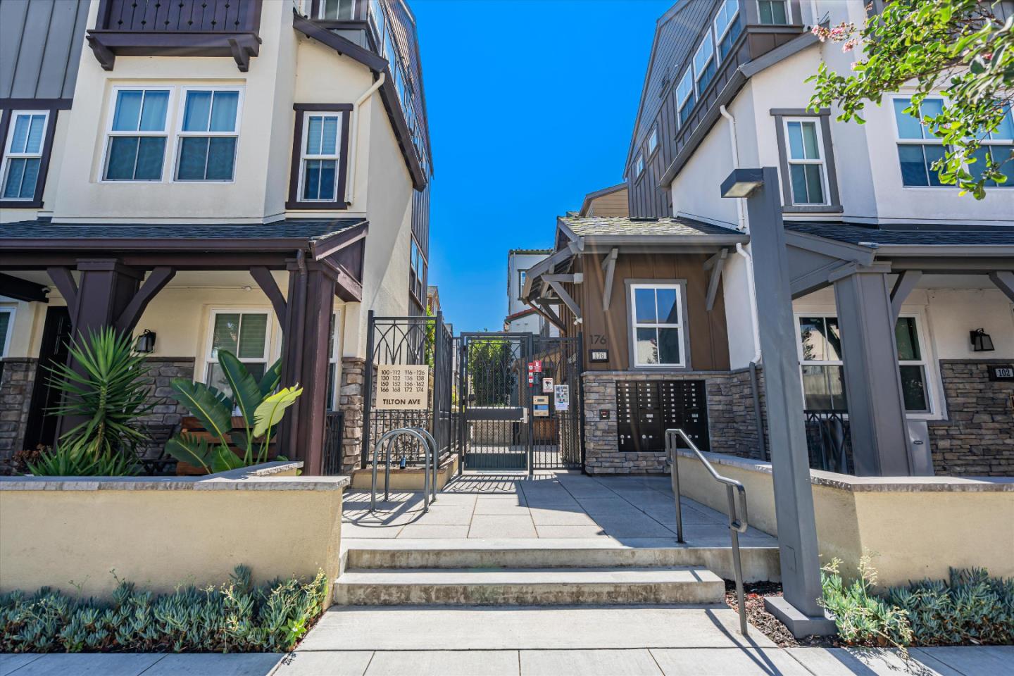 Detail Gallery Image 1 of 50 For 166 Tilton Ave, San Mateo,  CA 94401 - 2 Beds | 2 Baths