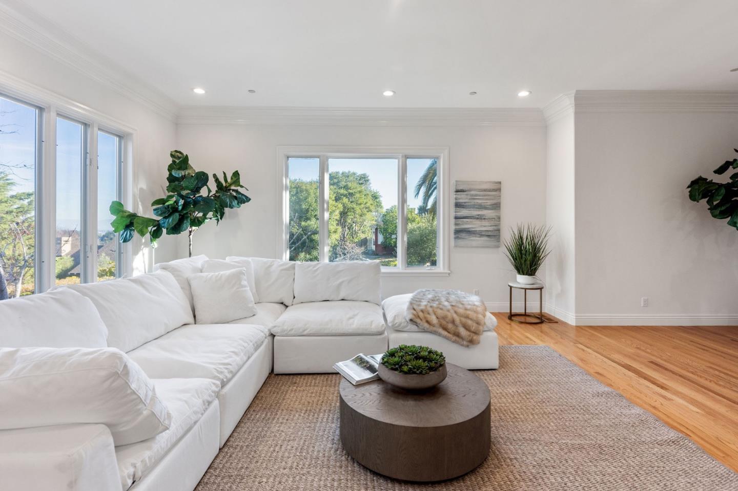 Detail Gallery Image 11 of 98 For 2496 Butternut Dr, Hillsborough,  CA 94010 - 5 Beds | 6/1 Baths
