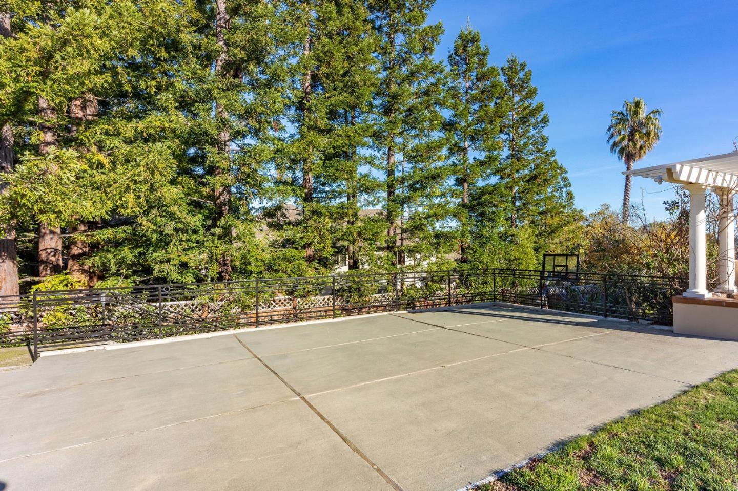 Detail Gallery Image 91 of 98 For 2496 Butternut Dr, Hillsborough,  CA 94010 - 5 Beds | 6/1 Baths