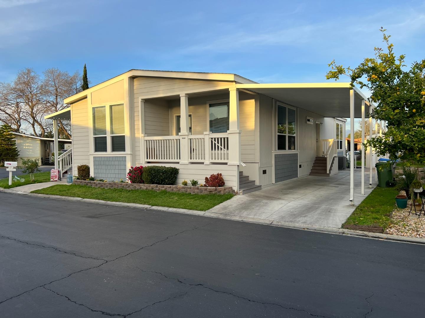 Detail Gallery Image 2 of 99 For 177 Chateau La Salle Dr #177,  San Jose,  CA 95111 - 3 Beds | 2 Baths