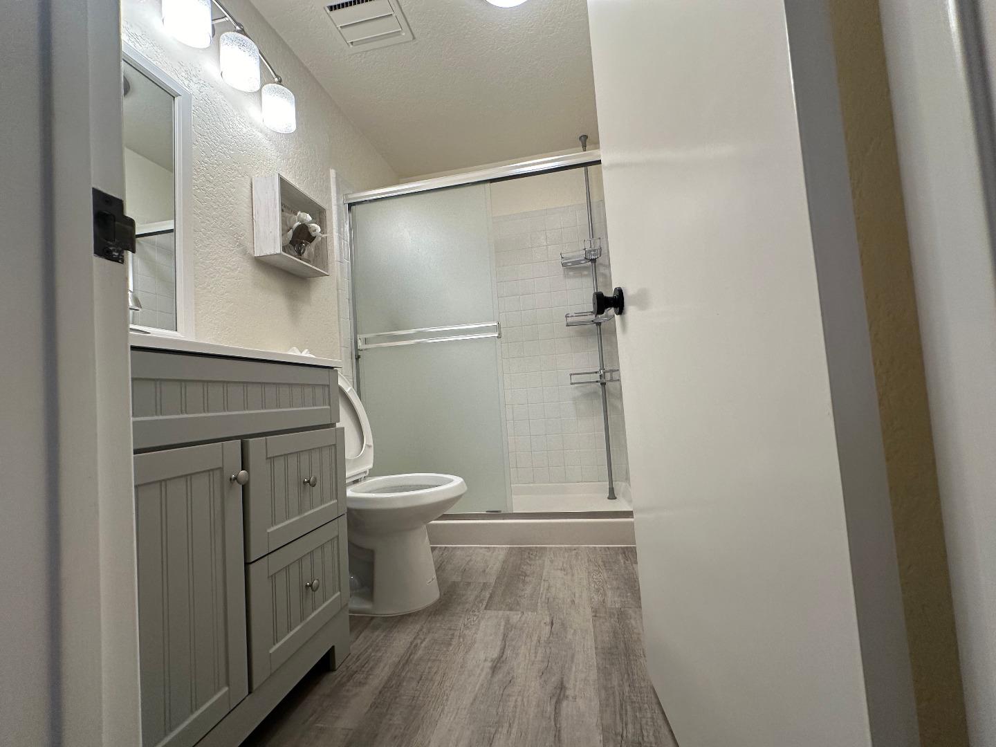 Detail Gallery Image 10 of 16 For 1067 Padre Dr #1,  Salinas,  CA 93901 - 2 Beds | 2 Baths