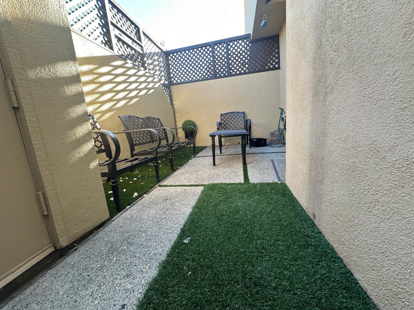Detail Gallery Image 12 of 16 For 1067 Padre Dr #1,  Salinas,  CA 93901 - 2 Beds | 2 Baths