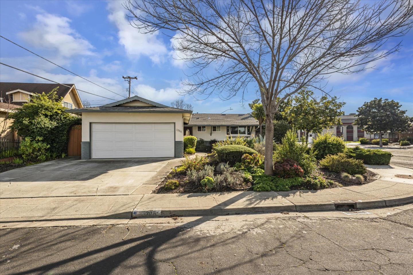 Detail Gallery Image 1 of 40 For 1386 Saratoga Dr, Milpitas,  CA 95035 - 3 Beds | 2 Baths