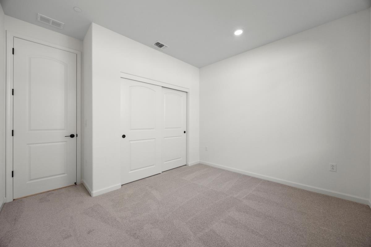 Detail Gallery Image 22 of 32 For 1911 Hydrangea Dr, Hollister,  CA 95023 - 4 Beds | 3 Baths