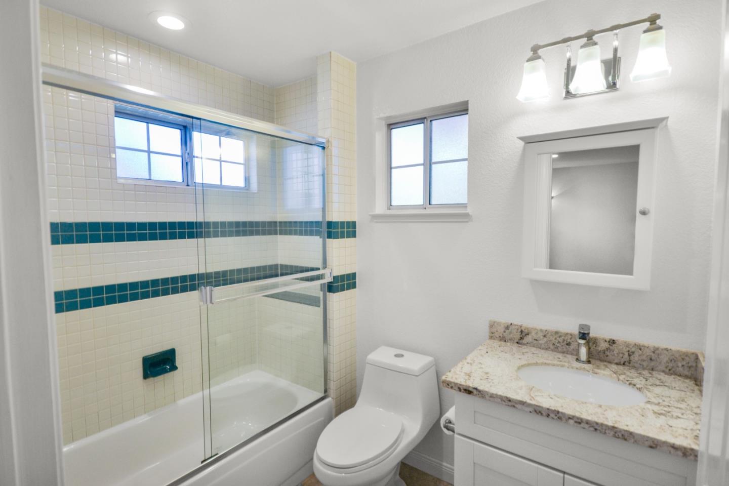 Detail Gallery Image 22 of 26 For 360 Belmont Ave, Redwood City,  CA 94061 - 2 Beds | 2 Baths