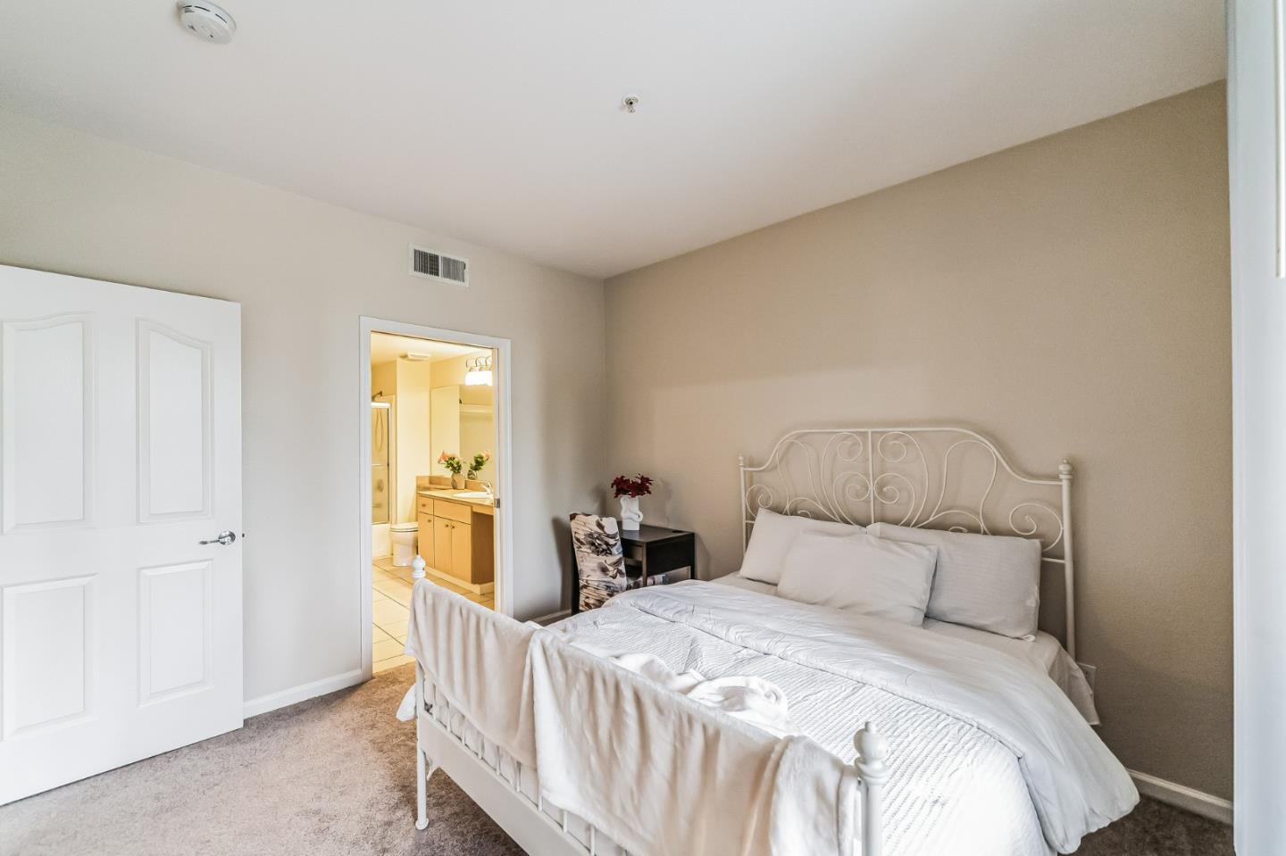 Detail Gallery Image 8 of 14 For 801 S Winchester Blvd #6206,  San Jose,  CA 95128 - 1 Beds | 1 Baths