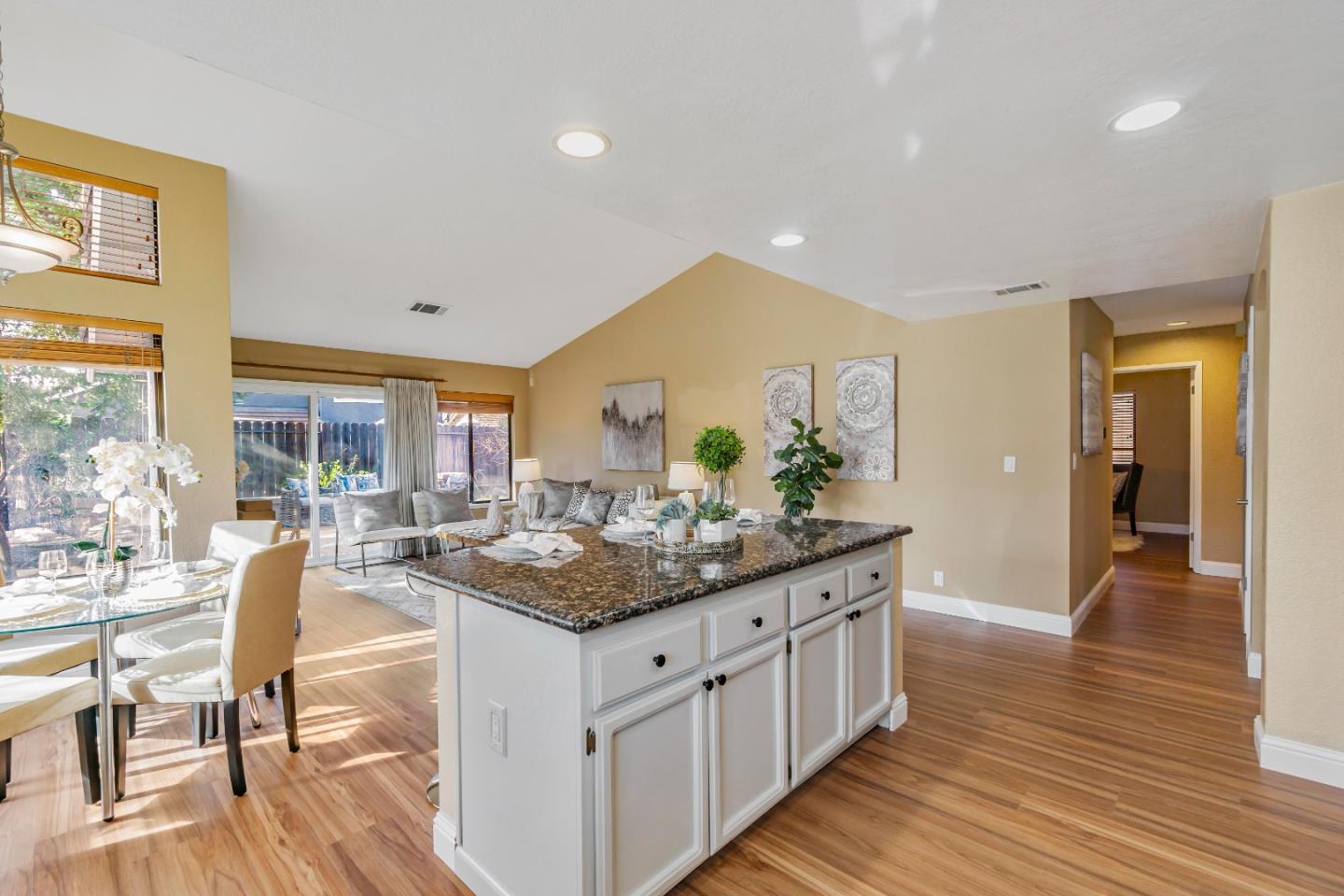 Detail Gallery Image 9 of 34 For 4952 Green Hills Cir, Antioch,  CA 94531 - 3 Beds | 2 Baths