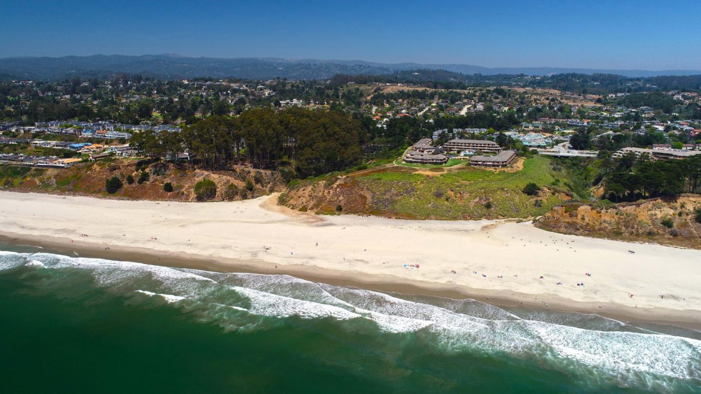 Detail Gallery Image 2 of 33 For 31 Seascape Resort Dr, Aptos,  CA 95003 - 2 Beds | 2/1 Baths