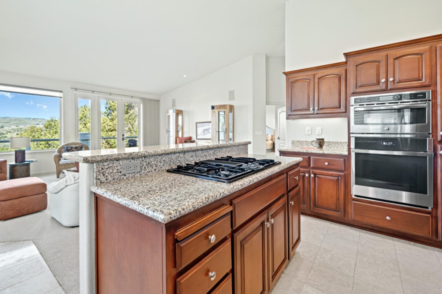 Detail Gallery Image 12 of 36 For 10435 Fairway Ln, Carmel,  CA 93923 - 3 Beds | 2/1 Baths