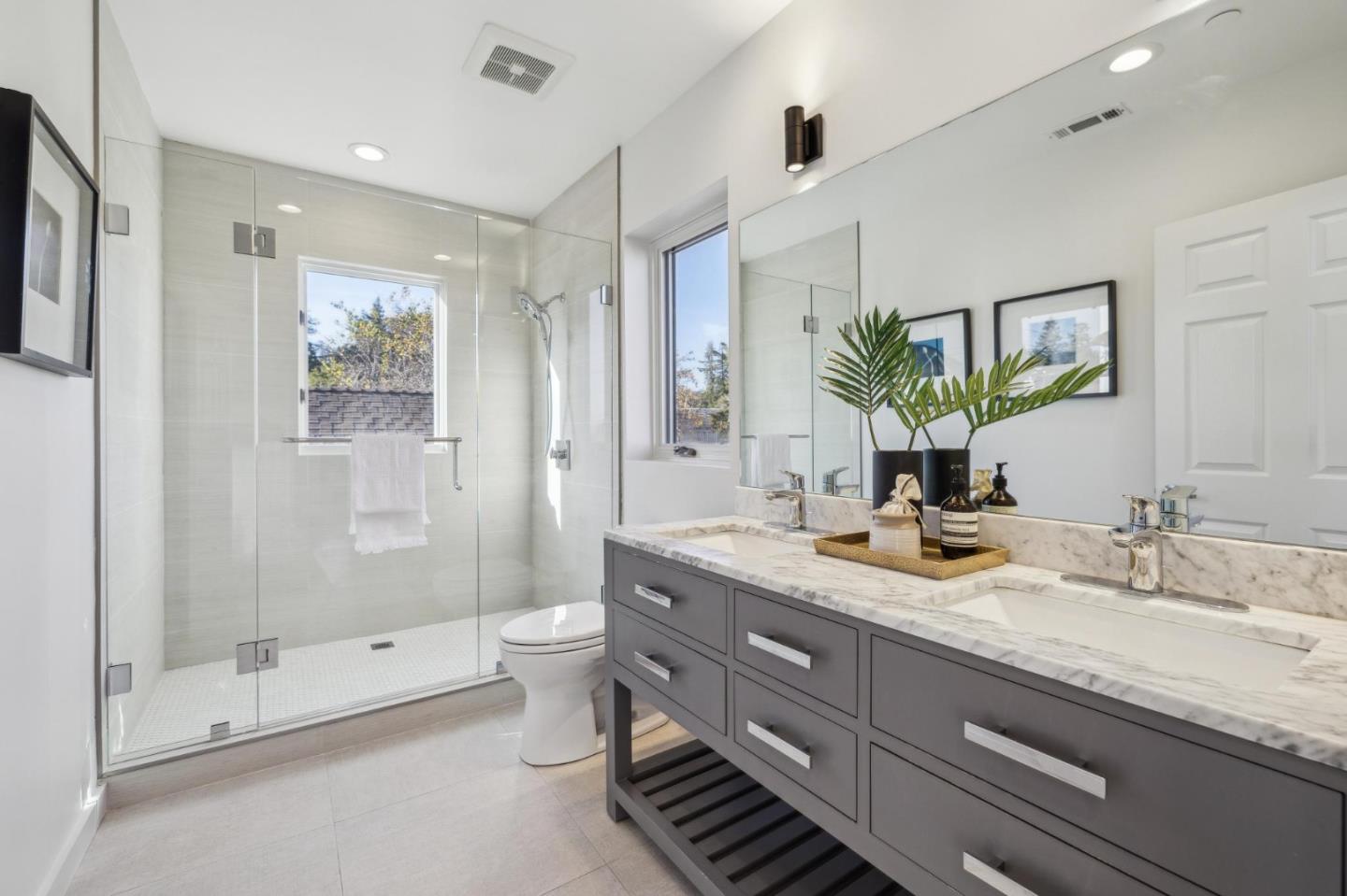 Detail Gallery Image 32 of 57 For 2117 Carmelita Ave, Burlingame,  CA 94010 - 3 Beds | 2/1 Baths