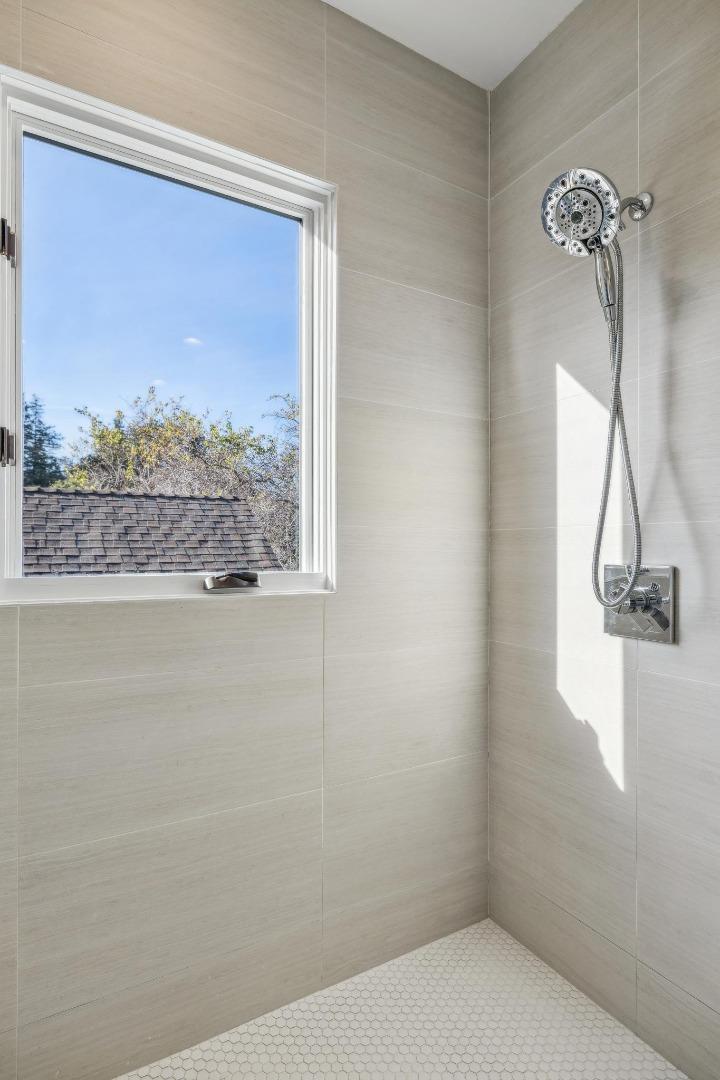 Detail Gallery Image 33 of 57 For 2117 Carmelita Ave, Burlingame,  CA 94010 - 3 Beds | 2/1 Baths