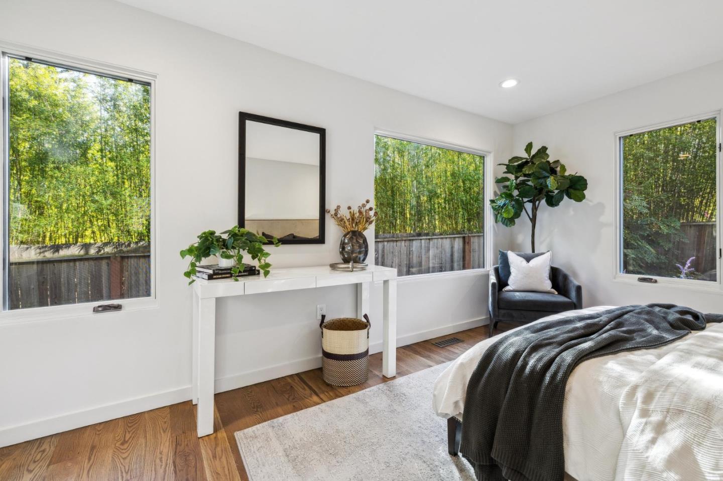 Detail Gallery Image 39 of 57 For 2117 Carmelita Ave, Burlingame,  CA 94010 - 3 Beds | 2/1 Baths