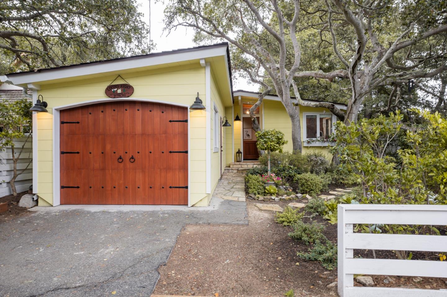 Detail Gallery Image 2 of 30 For 0 Ne Corner San Carlos & 13th St, Carmel,  CA 93923 - 3 Beds | 2 Baths
