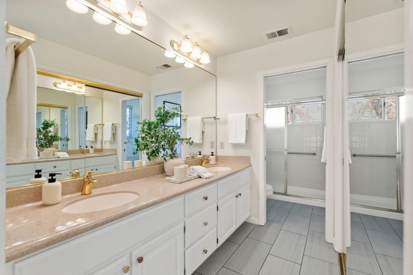 Detail Gallery Image 24 of 47 For 129 Danbury Ln, Redwood City,  CA 94061 - 3 Beds | 2/1 Baths