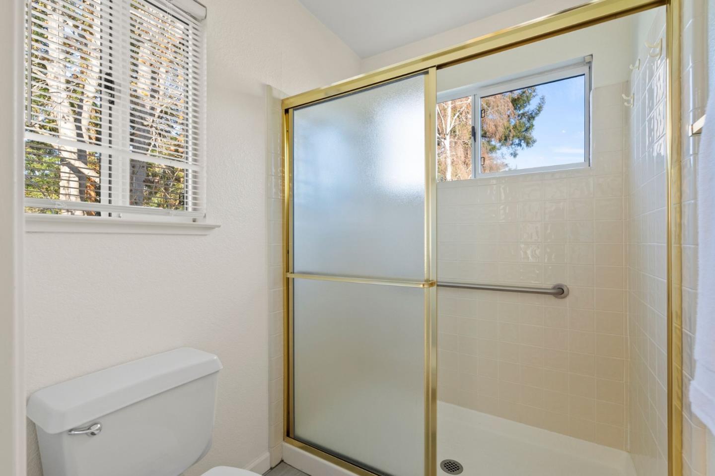 Detail Gallery Image 25 of 47 For 129 Danbury Ln, Redwood City,  CA 94061 - 3 Beds | 2/1 Baths