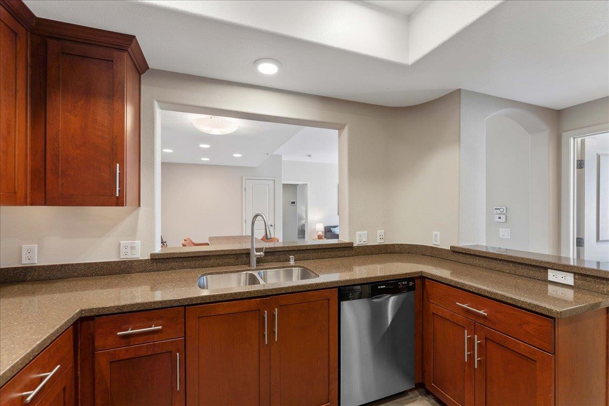 Detail Gallery Image 14 of 31 For 912 Campisi Way #215,  Campbell,  CA 95008 - 2 Beds | 2 Baths