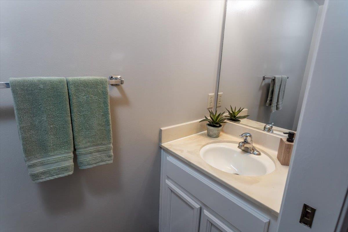 Detail Gallery Image 18 of 23 For 18971 Sara Park Cir, Saratoga,  CA 95070 - 3 Beds | 2/1 Baths