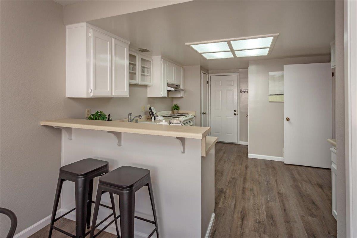 Detail Gallery Image 8 of 23 For 18971 Sara Park Cir, Saratoga,  CA 95070 - 3 Beds | 2/1 Baths