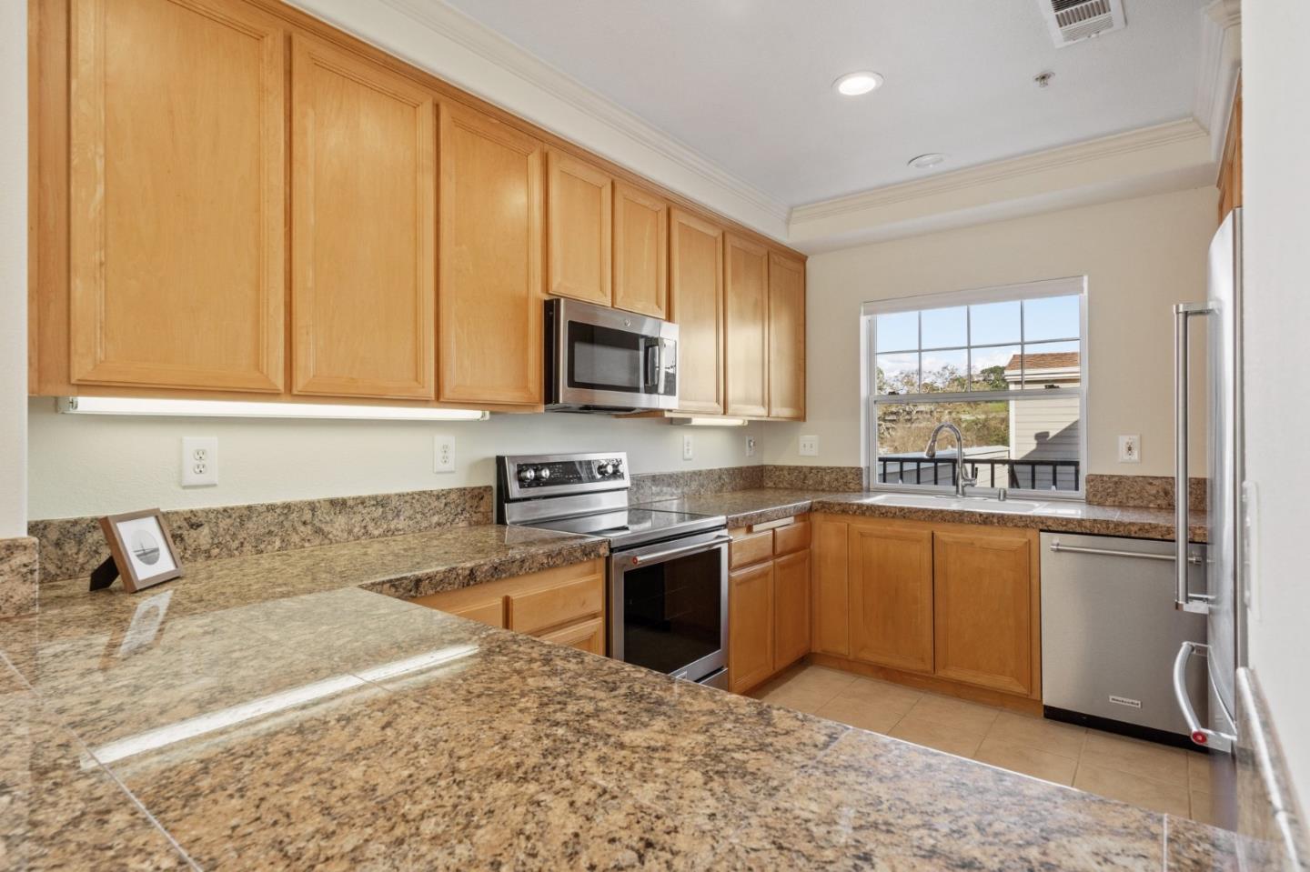 Detail Gallery Image 5 of 17 For 852 Diablo Ave #310,  Novato,  CA 94947 - 2 Beds | 2 Baths