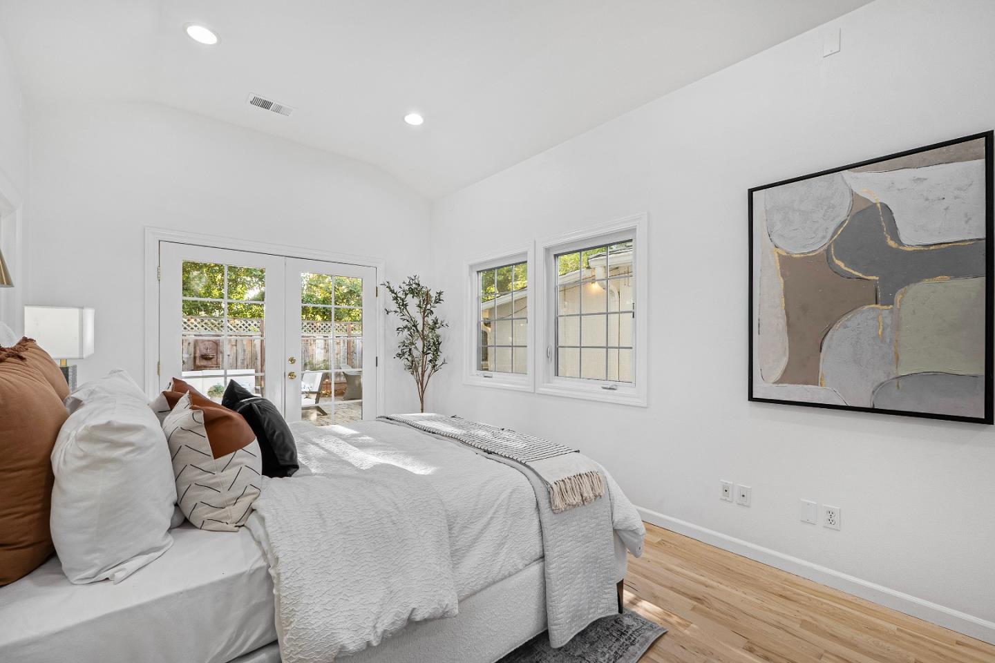 Detail Gallery Image 17 of 47 For 2110 Hanover St, Palo Alto,  CA 94306 - 3 Beds | 2 Baths