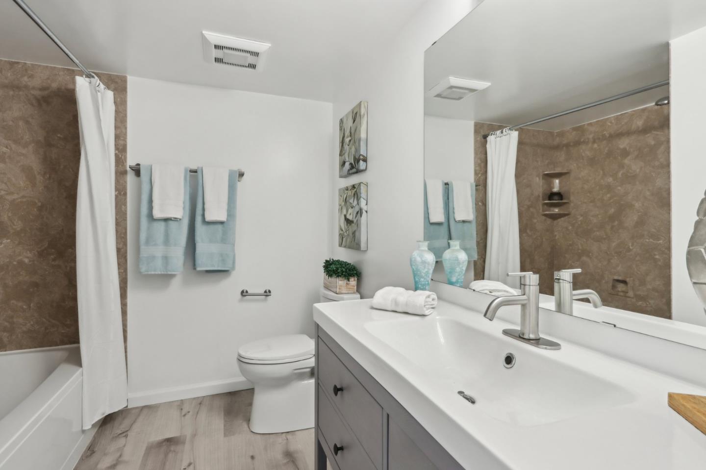 Detail Gallery Image 23 of 56 For 437 Costa Mesa Ter #C,  Sunnyvale,  CA 94085 - 2 Beds | 2 Baths