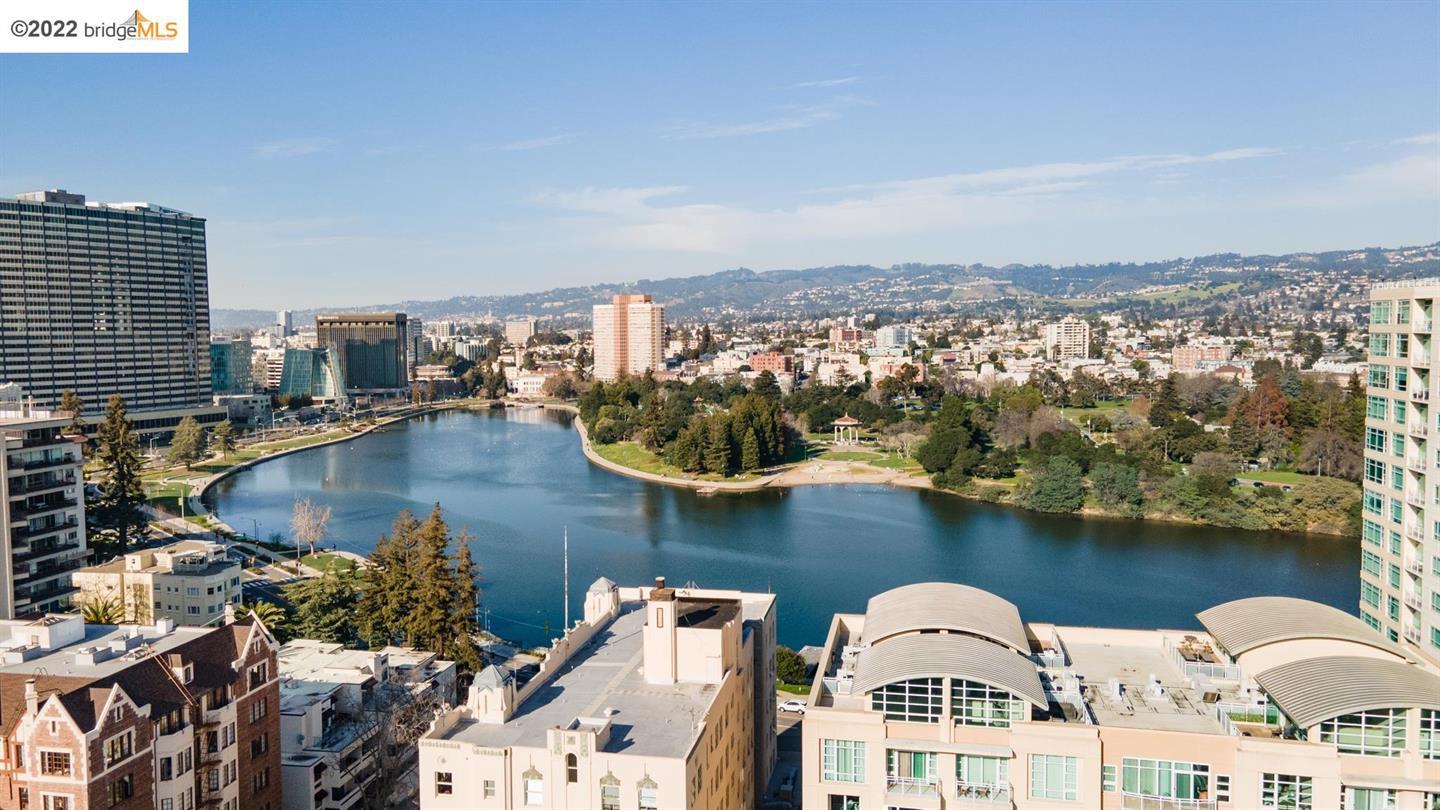 Detail Gallery Image 2 of 23 For 1555 Lakeside #184,  Oakland,  CA 94612 - 2 Beds | 2 Baths