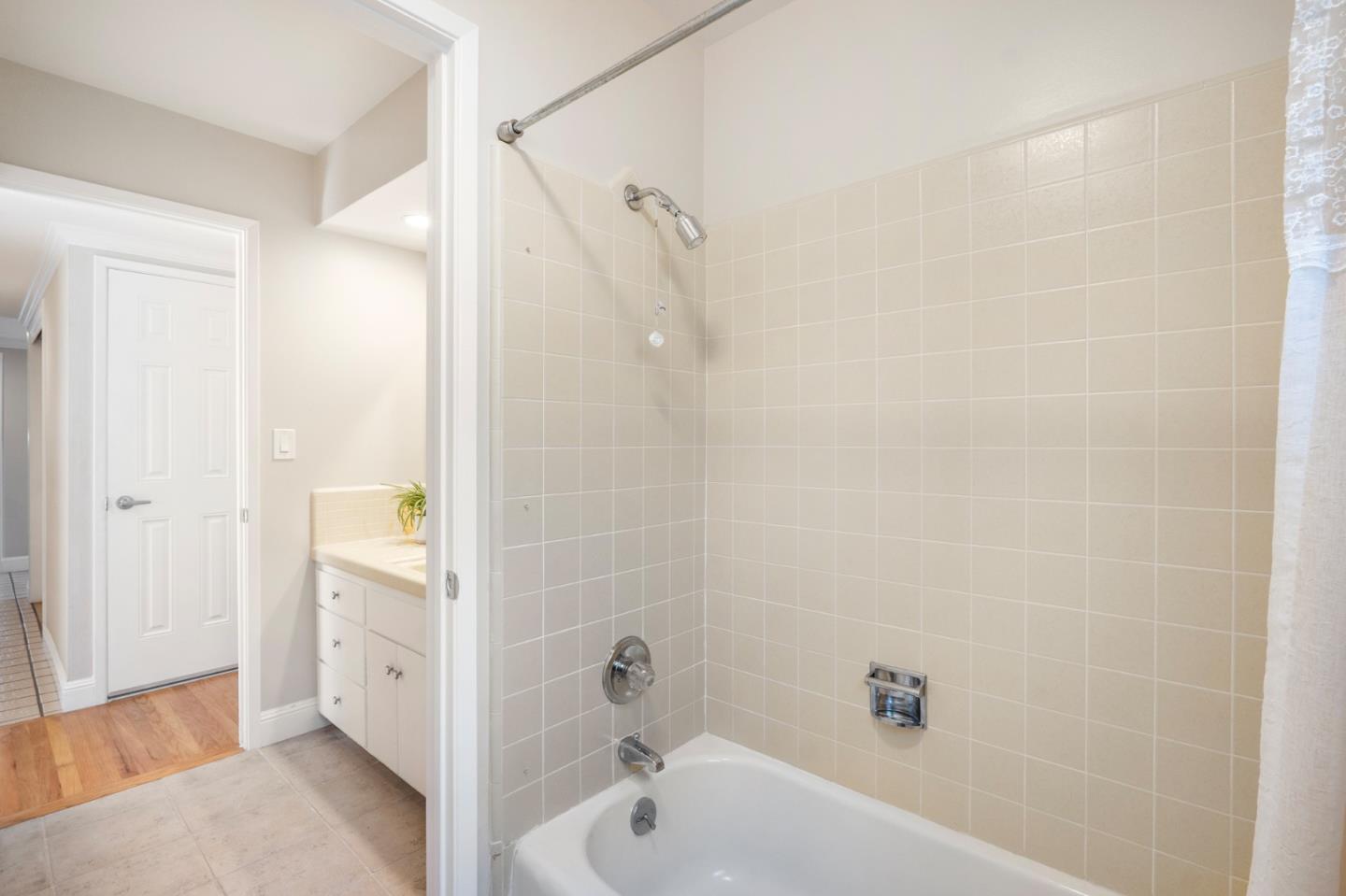 Detail Gallery Image 20 of 36 For 842 Claremont Ct, Morgan Hill,  CA 95037 - 4 Beds | 2/1 Baths