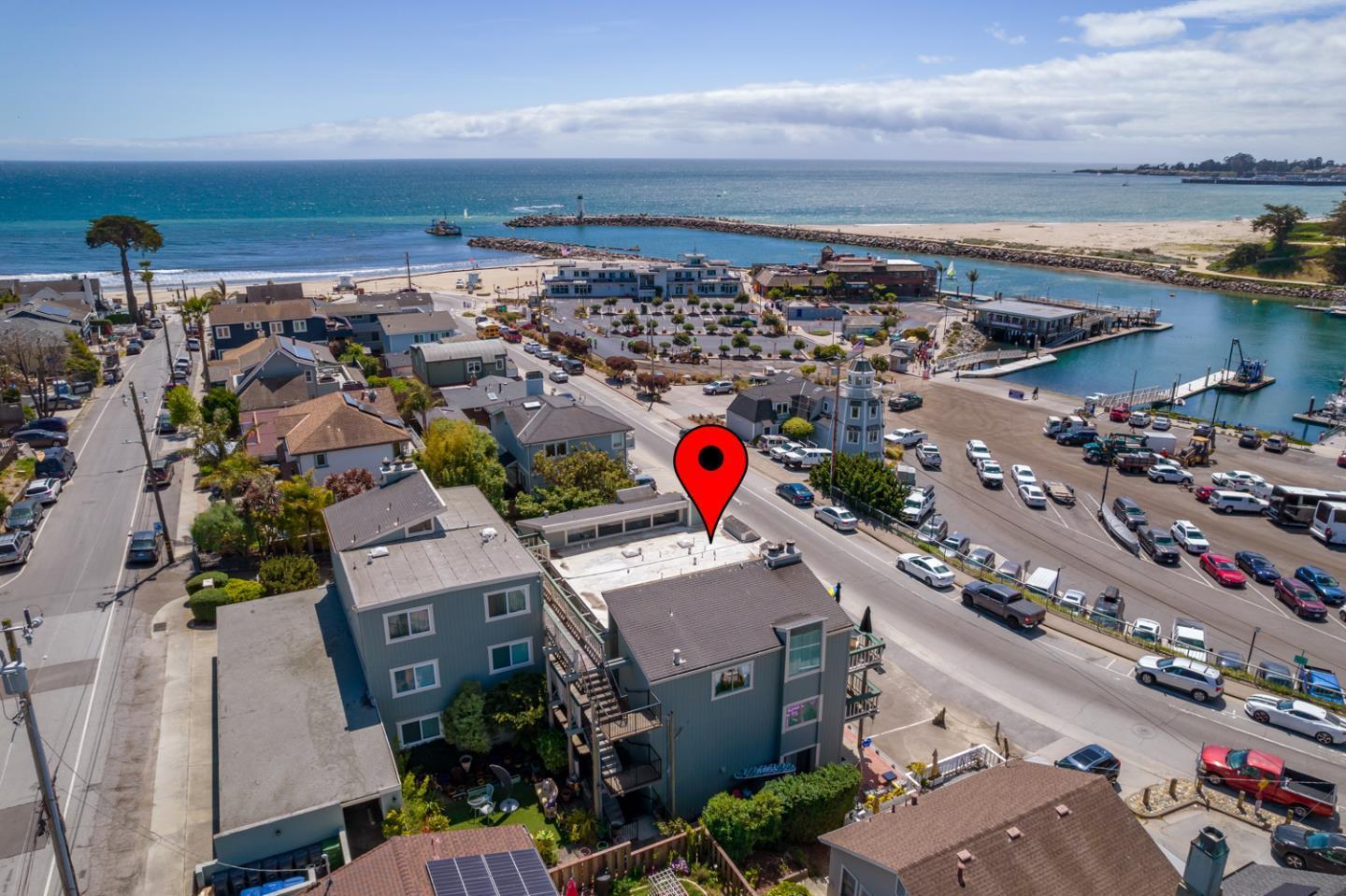 Detail Gallery Image 3 of 11 For 200 5th Ave #4,  Santa Cruz,  CA 95062 - 2 Beds | 2 Baths