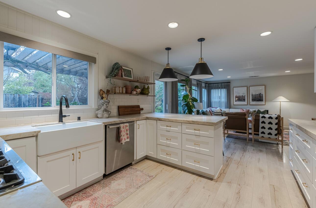 Detail Gallery Image 8 of 37 For 1327 Briarberry Ln, Gilroy,  CA 95020 - 4 Beds | 2/1 Baths