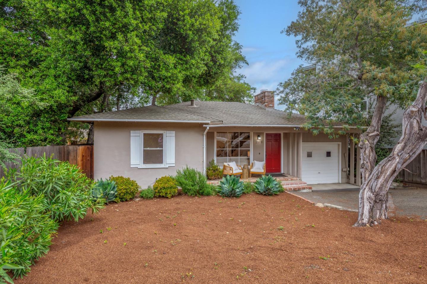 Detail Gallery Image 2 of 12 For 2173 Santa Cruz Ave, Menlo Park,  CA 94025 - 2 Beds | 1 Baths