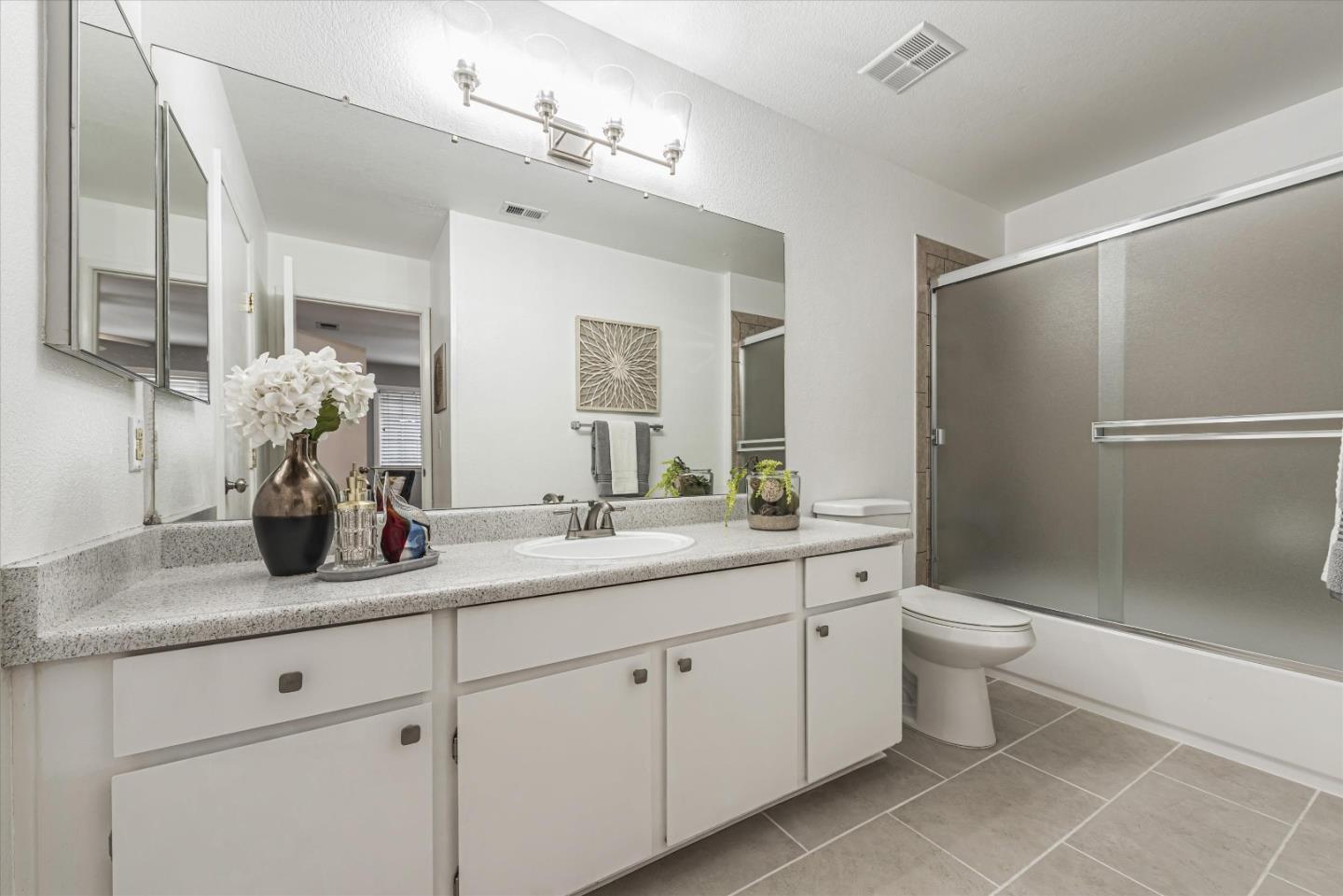 Detail Gallery Image 11 of 19 For 165 Silcreek Dr, San Jose,  CA 95116 - 2 Beds | 2 Baths