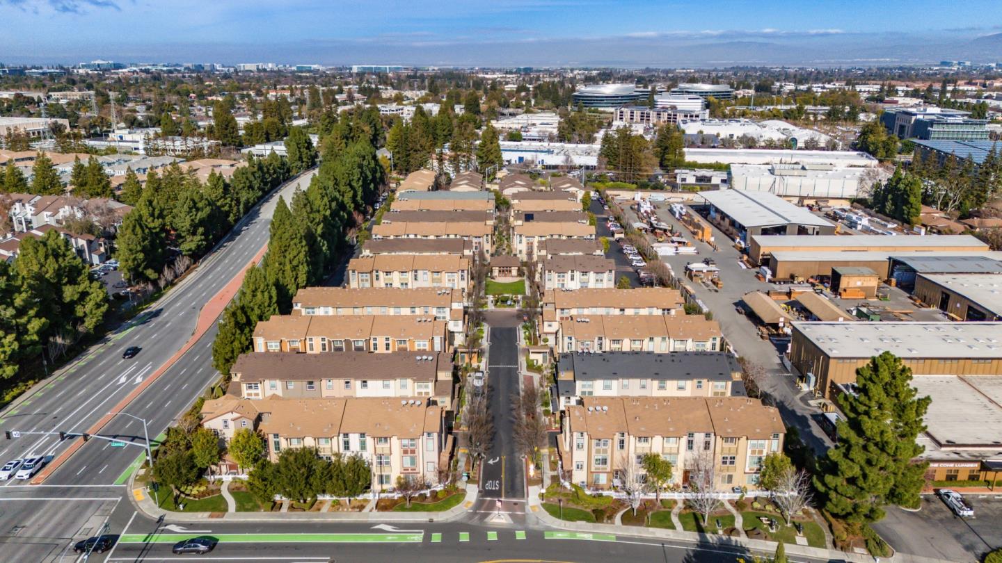 Detail Gallery Image 34 of 50 For 219 Peppermint Tree Ter #4,  Sunnyvale,  CA 94086 - 3 Beds | 3/1 Baths