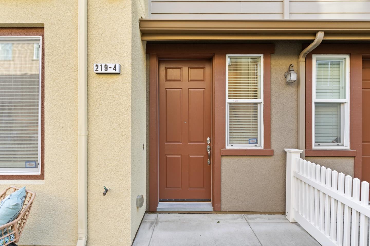 Detail Gallery Image 4 of 50 For 219 Peppermint Tree Ter #4,  Sunnyvale,  CA 94086 - 3 Beds | 3/1 Baths