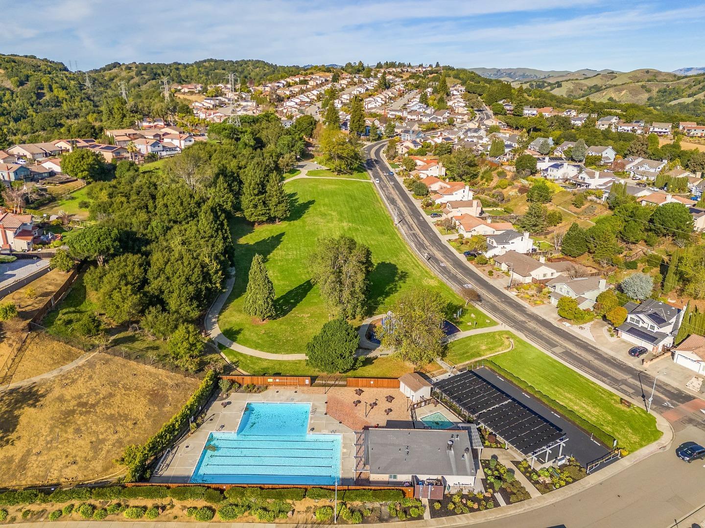 Detail Gallery Image 69 of 78 For 6028 Slopeview Ct, Castro Valley,  CA 94552 - 4 Beds | 3 Baths