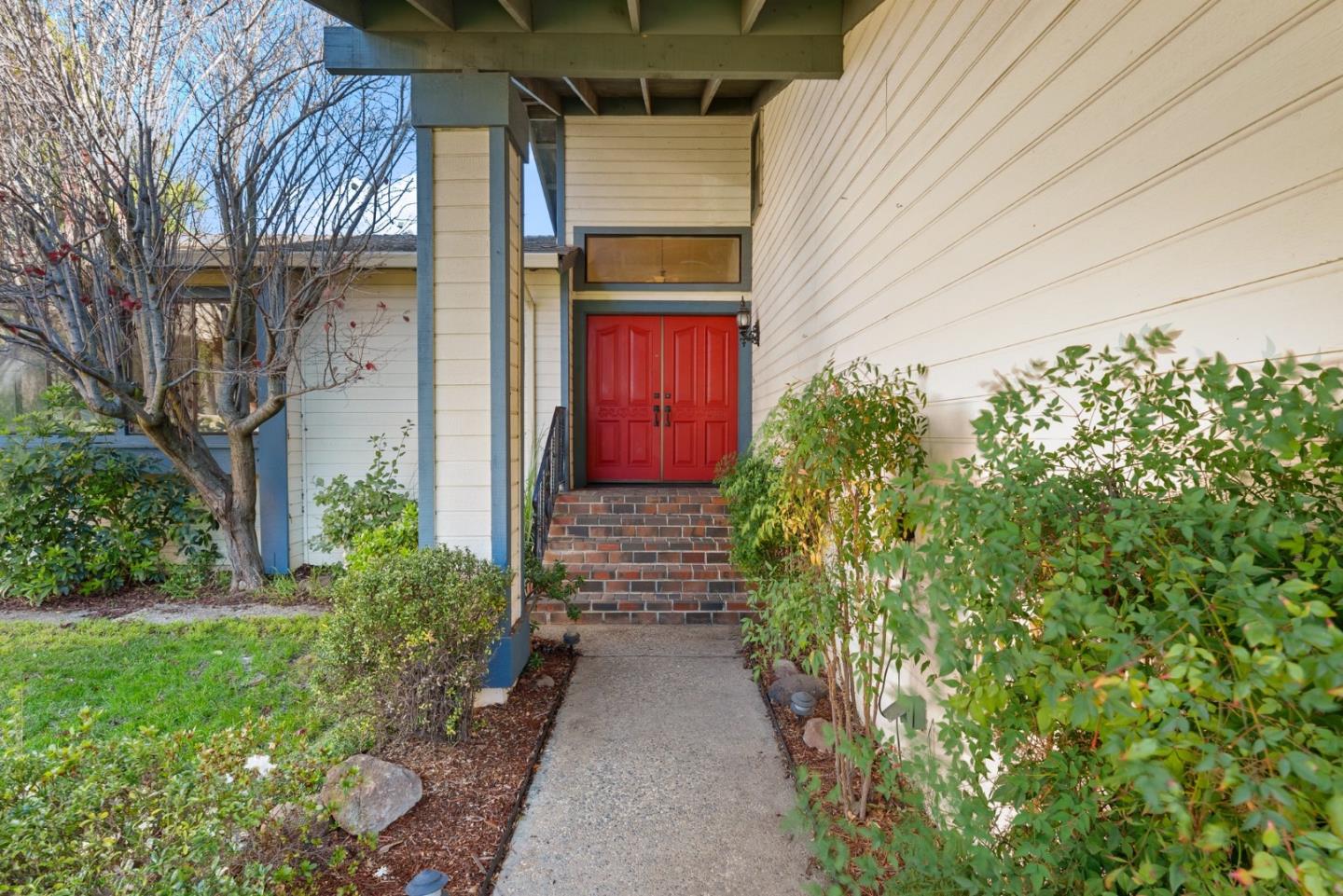 Detail Gallery Image 8 of 78 For 6028 Slopeview Ct, Castro Valley,  CA 94552 - 4 Beds | 3 Baths