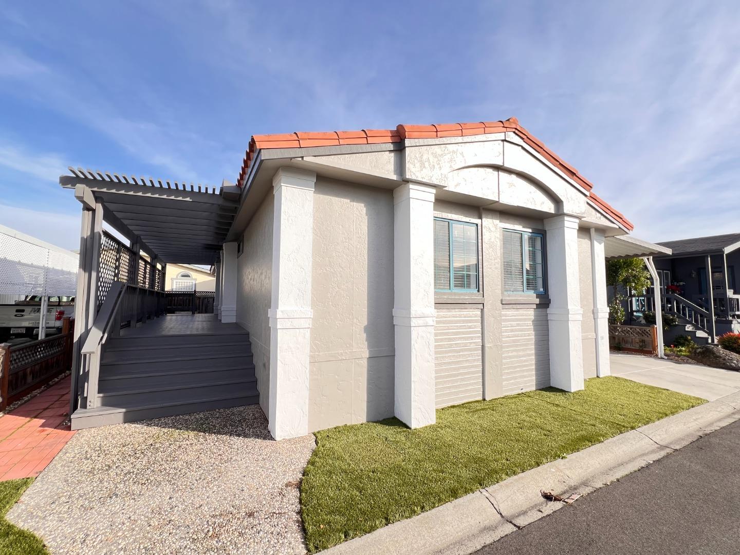 Detail Gallery Image 2 of 24 For 1225 Vienna Dr #130,  Sunnyvale,  CA 94089 - 3 Beds | 2 Baths