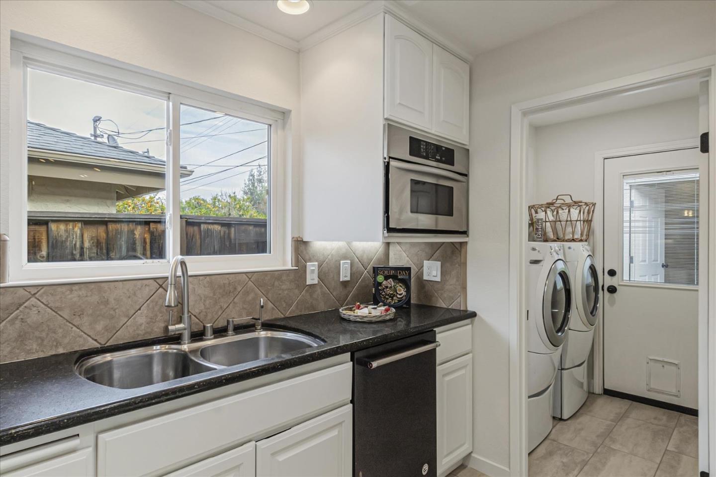 Detail Gallery Image 12 of 38 For 1280 Weathersfield Way, San Jose,  CA 95118 - 3 Beds | 2 Baths