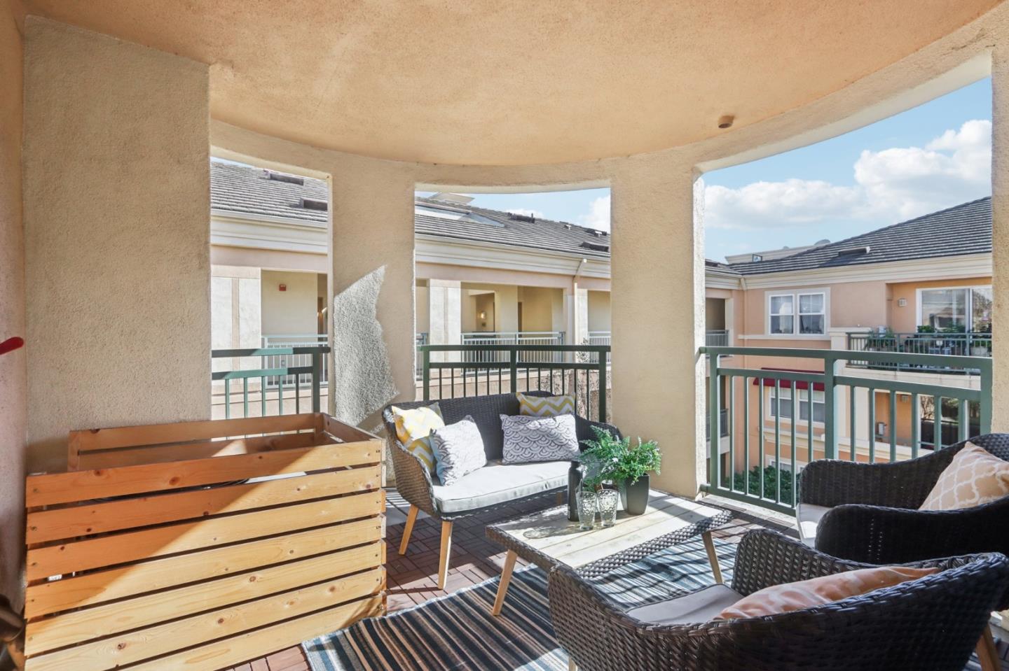 Detail Gallery Image 3 of 29 For 1390 Saddle Rack St #449,  San Jose,  CA 95126 - 3 Beds | 2 Baths