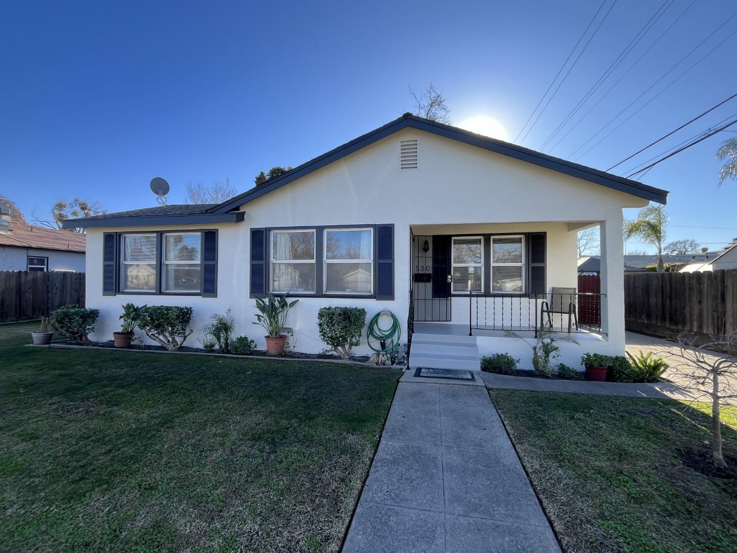 Detail Gallery Image 1 of 16 For 530 E 18th St, Merced,  CA 95340 - 4 Beds | 2 Baths