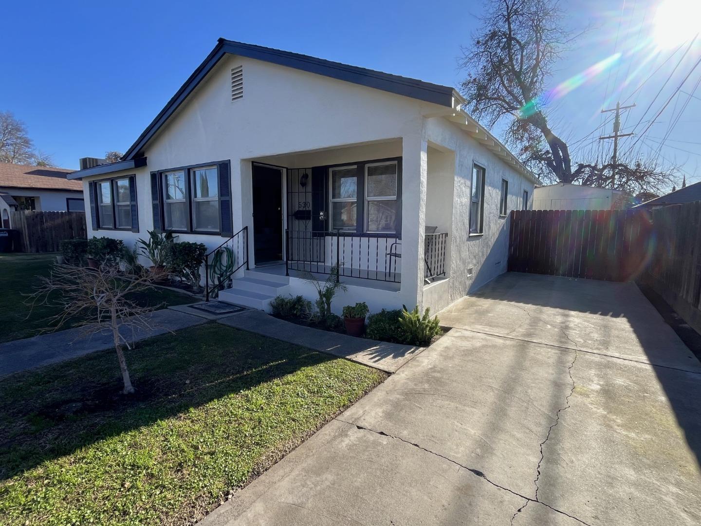 Detail Gallery Image 2 of 21 For 530 E 18th St, Merced,  CA 95340 - 4 Beds | 2 Baths