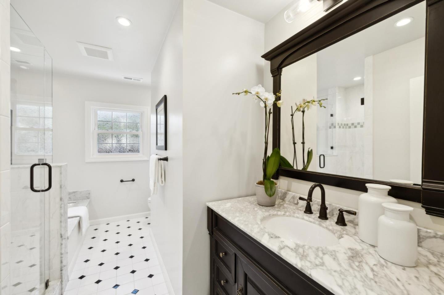 Detail Gallery Image 19 of 31 For 21 Somerset Pl, Palo Alto,  CA 94301 - 4 Beds | 3/1 Baths