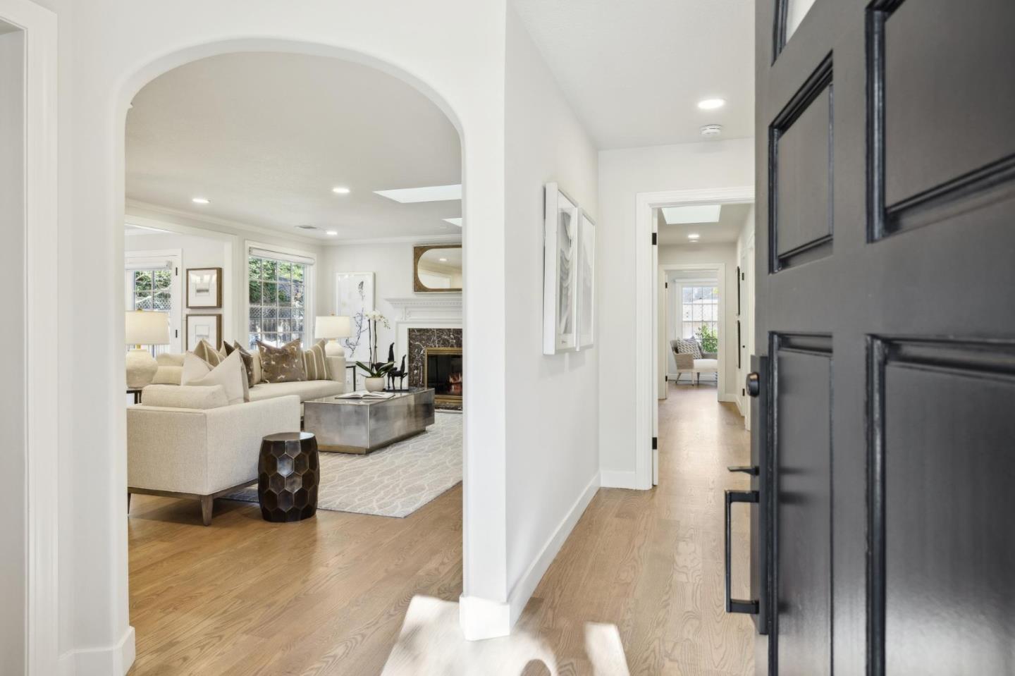 Detail Gallery Image 3 of 31 For 21 Somerset Pl, Palo Alto,  CA 94301 - 4 Beds | 3/1 Baths