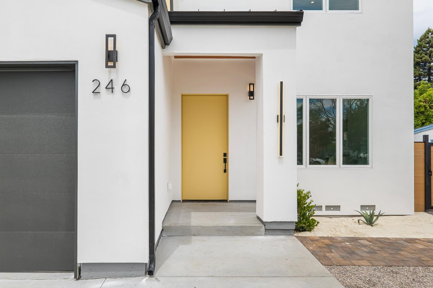Detail Gallery Image 4 of 48 For 246 Farley St, Mountain View,  CA 94043 - 4 Beds | 3 Baths
