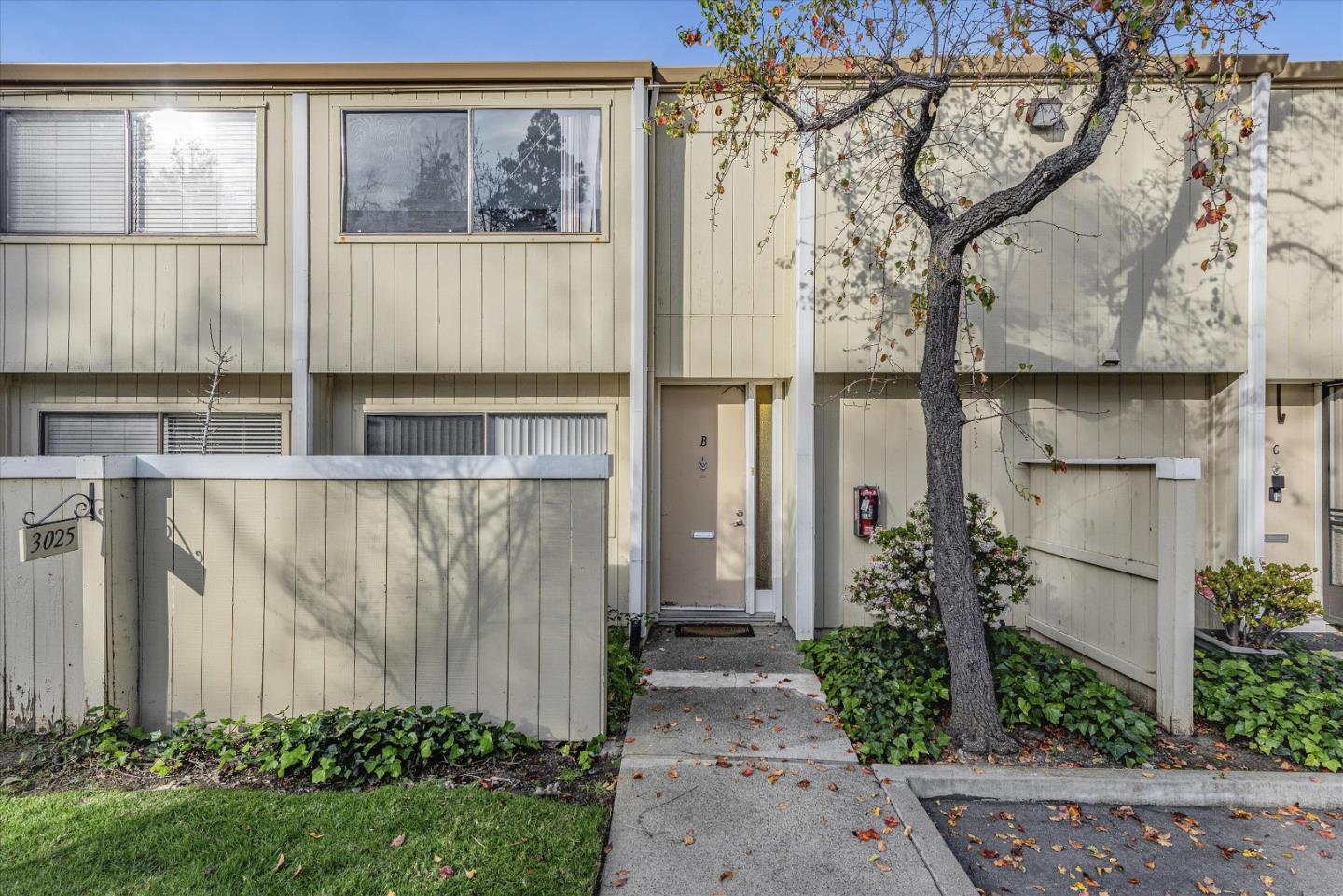 Detail Gallery Image 1 of 1 For 3025 Kaiser Dr #B,  Santa Clara,  CA 95051 - 3 Beds | 2/1 Baths