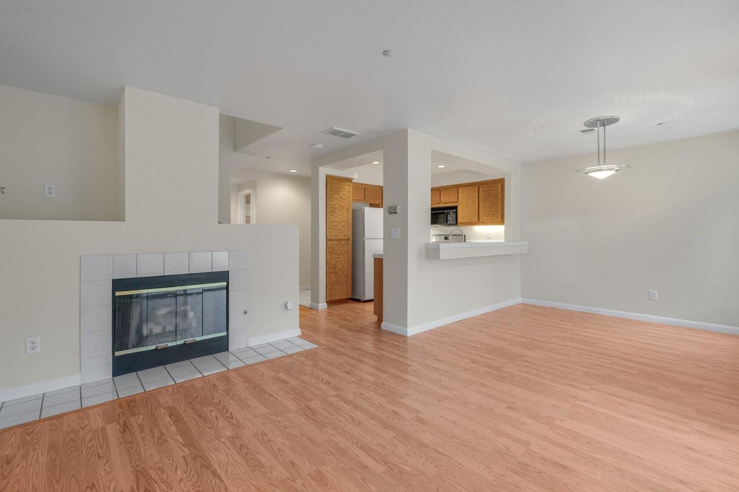 Detail Gallery Image 1 of 28 For 6995 Rodling Dr #D,  San Jose,  CA 95138 - 3 Beds | 2/1 Baths