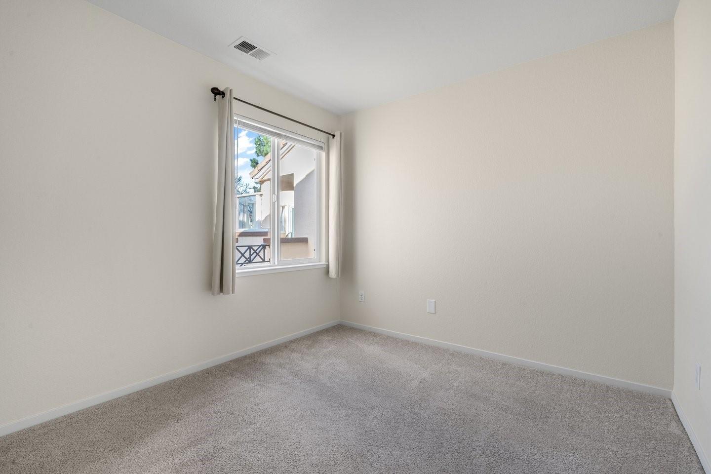 Detail Gallery Image 12 of 28 For 6995 Rodling Dr #D,  San Jose,  CA 95138 - 3 Beds | 2/1 Baths